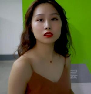 纳丝摄影 小朱茵 地下车库的丝袜美腿女郎