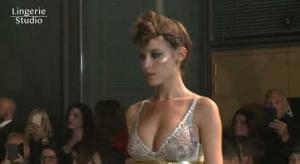 白色透视内衣秀