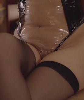 秋和柯基《透明兔女郎》