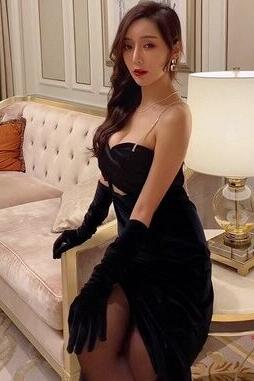 [秀人模特系列]王馨瑶视频写真 复古黑手套