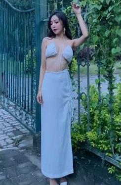 [秀人模特系列]王馨瑶视频写真 蓝白长裙