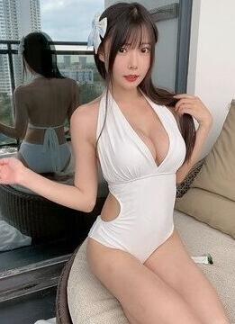 香草喵露露《小露乱撞 泳装自拍》