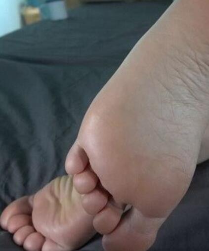  品多多 K&M NO.129 红衣皮裤玉足