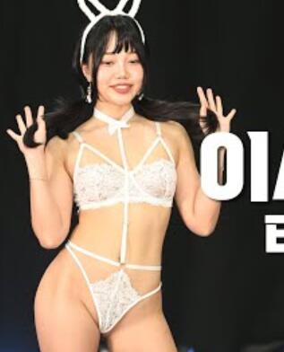 健身模特李飞(李书英)，tube road runway