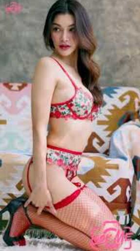 穿着红色时尚，看起来很优雅