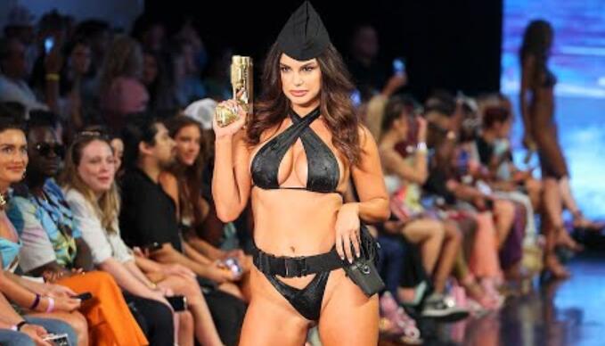 纳瓦游泳泳装时装秀亮点