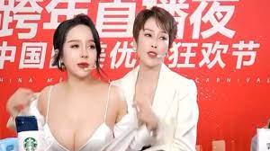 肇庆艾美女主播脱衣直播推销隆胸产品