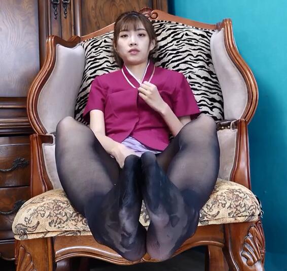 AF视频 NO.005 - 小影（奕奕）南航空姐黑丝和裸足，精油