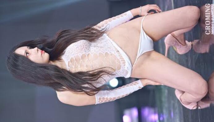 HANI HANI 第四件衣服第二件20230916  UMC RUNWAY 5th“HOT HOT”“HOT HOT”模特直摄像机