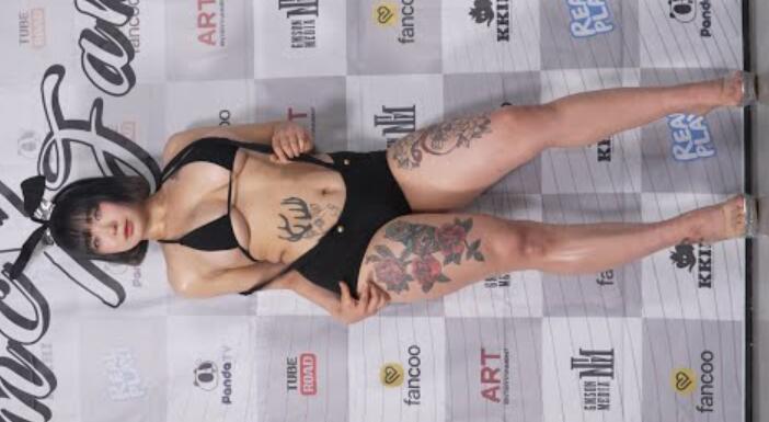 模特-E尼UMC汽车展第9届比基尼t - way照片区