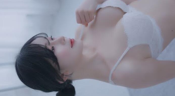 渐渐脱下的白色t恤和肉色长筒袜AI实实装书 连衣裙长筒袜女朋友装Underwear Lookbook百吉模特熙率