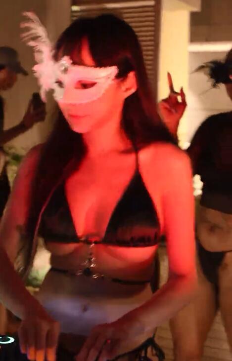 赛车模特兼dj only dragon city的故事派对