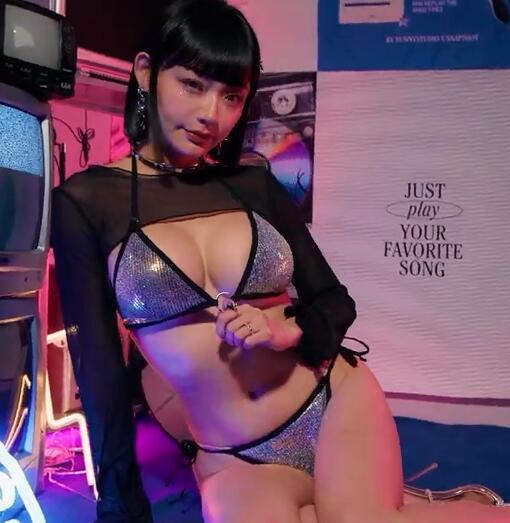 【JKF雜誌】2024 4月號 COVER LADY 「跟她進入二次元」子涵