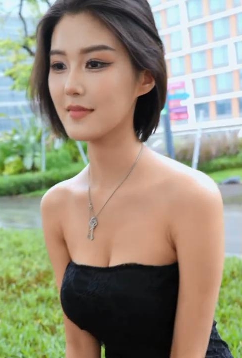 2024 粤港澳大湾区车展 车模 程儿 47