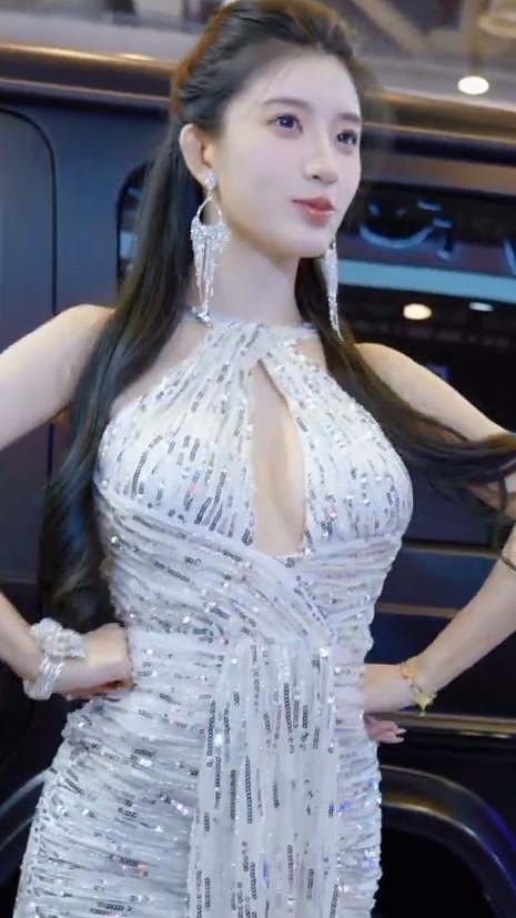 2025苏州GTShow改装车展：BB酱赛车女郎直拍高清现场