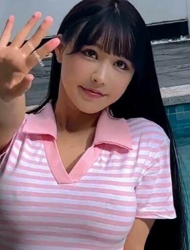 朱可儿条纹泳衣凹凸写真