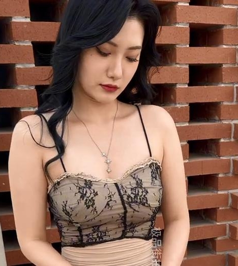 极品街拍《魚柒》001