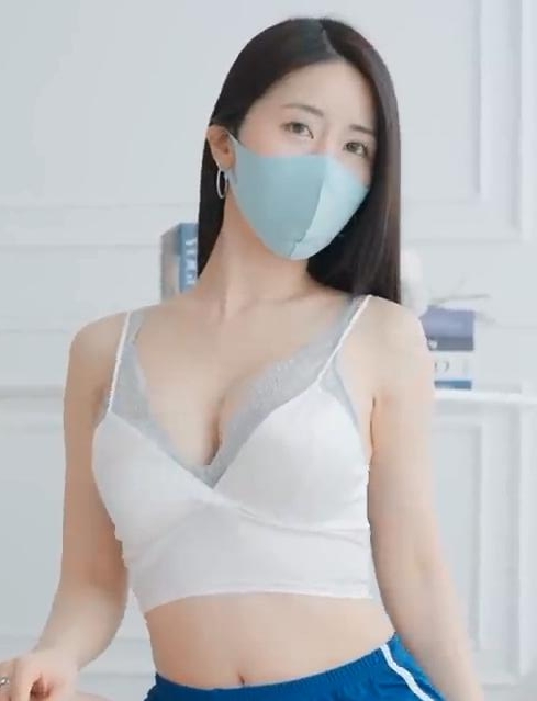 玫瑰紧身热裤传奇身材 内衣模特张薇的致命诱惑