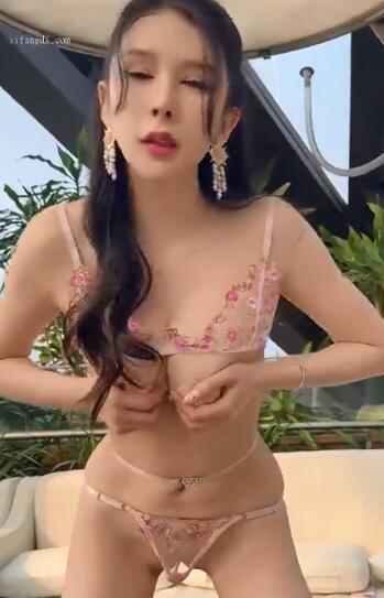 李丽莎秀人网最新粉色内衣写真