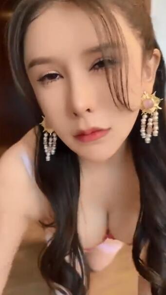 李丽莎 VOL.337 绝美熟女妩媚撩人姿势拍摄花絮曝光！