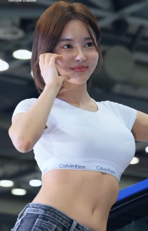 赛车模特申赛纶（Shin Sae-rom）2024汽车沙龙周直拍 12