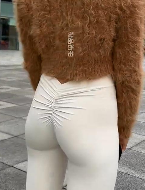 极品街拍《一笑酒暖花深》001