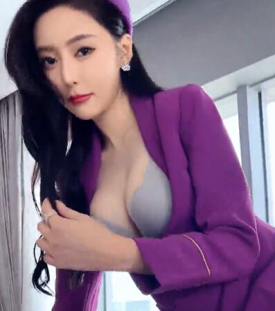 王馨瑶紫色空姐制服拍摄花絮