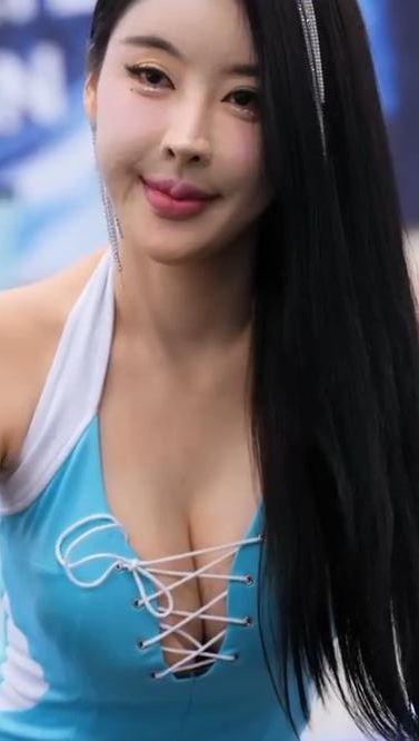 赛车模特孙比露哈 2024釜山国际游艇展直拍