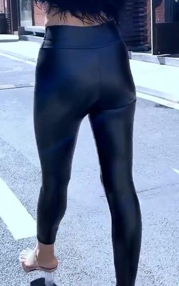 极品街拍《皮裤--苏夜歌》001