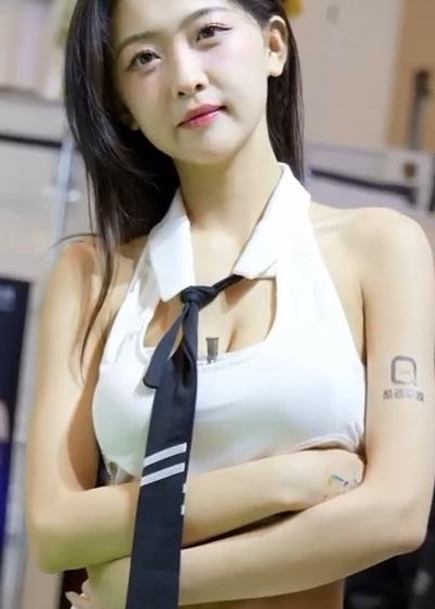 2025苏州GTShow改装展｜赛博朋克主题Showgirl任绵绵直拍 1