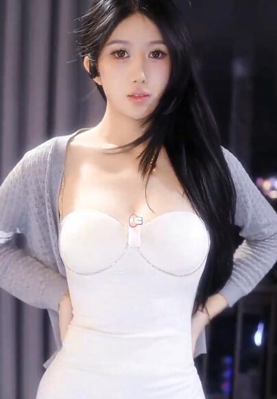 YY丨小嫣然 纯欲诱惑慢摇 视角乳沟