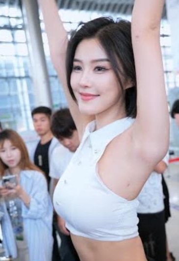 2024 粤港澳大湾区车展 车模 程儿 12