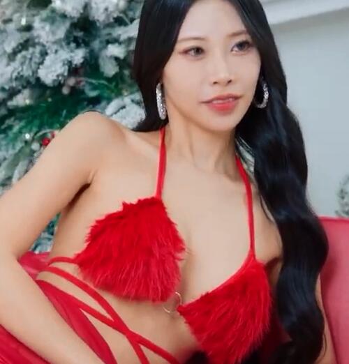  【JKF雜誌】2025 12月號 COVER LADY「墜入她的禁區」玟妡 WenHsin