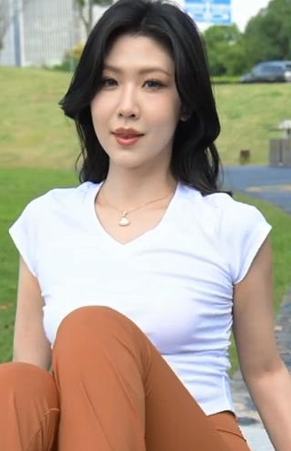 极品街拍《断了的弦》001