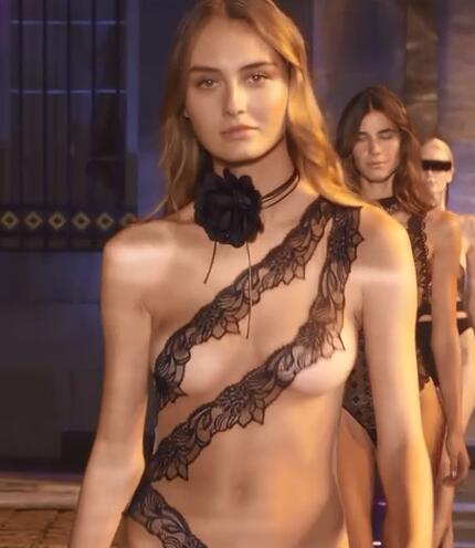 Etam联名系列发布 - 携手超模Carla Peclet演绎法式性感