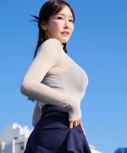 2025 Tuning Wave The Heaven 现场直拍：赛车模特Yurian(유리안)