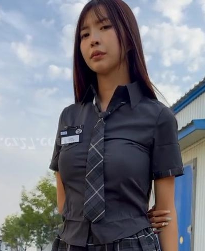 极品街拍《午后黑丝》001