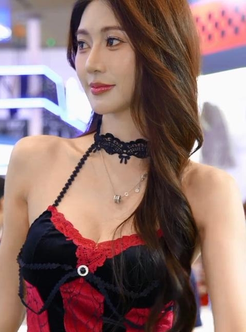 深圳改装车展2025 小十七直拍 赛车模特惊艳亮相